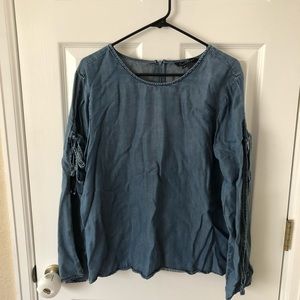 ⭐️⭐️LAST CHANCE⭐️⭐️ Denim long sleeve blouse